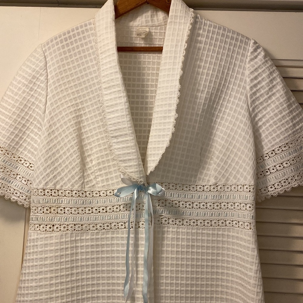 VINTAGE WHITE ROBE - Picture 4 of 8